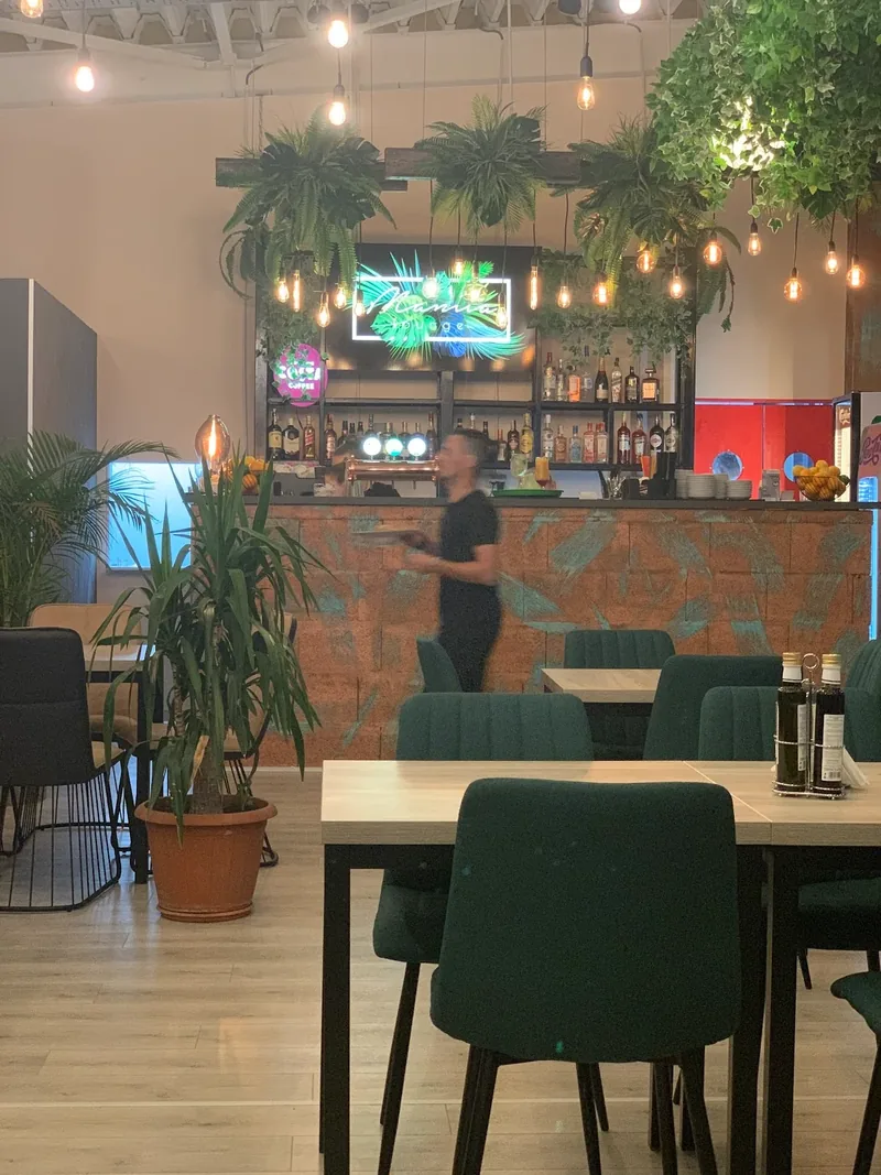 Bar cu iluminat decorativ